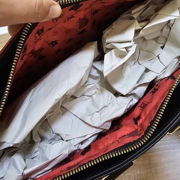 ❤️HOST PICK❤️Loungefly Disney Alice in Wonderland Villains Convertible Tote Bag - Picture 10 of 13